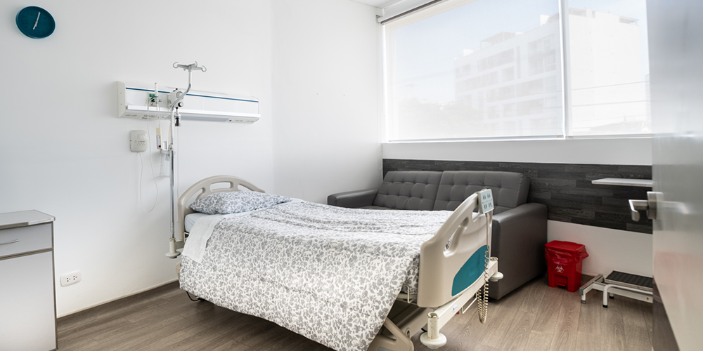 Clínica Sanens Surquillo cuarto de recuperación